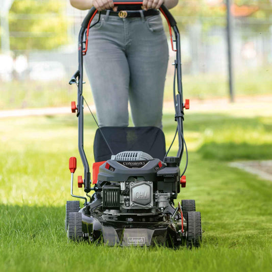 Scheppach MS150-42 Benzin-Rasenmäher – 3,5 PS, 42 cm Schnittbreite, Radantrieb, Mulchfunktion, 45 L Fangkorb, 7-fach höhenverstellbar, inkl. Motoröl